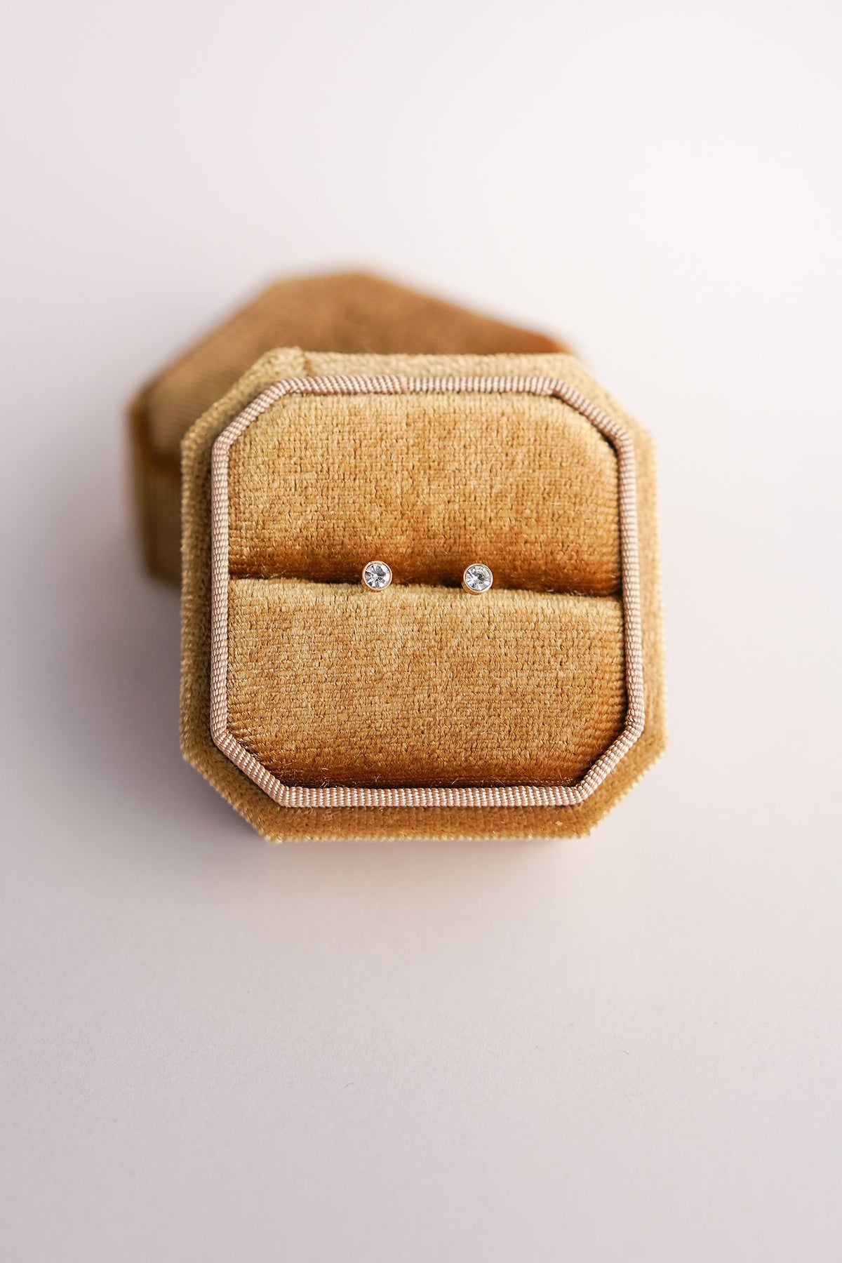 Bezelled Studs
